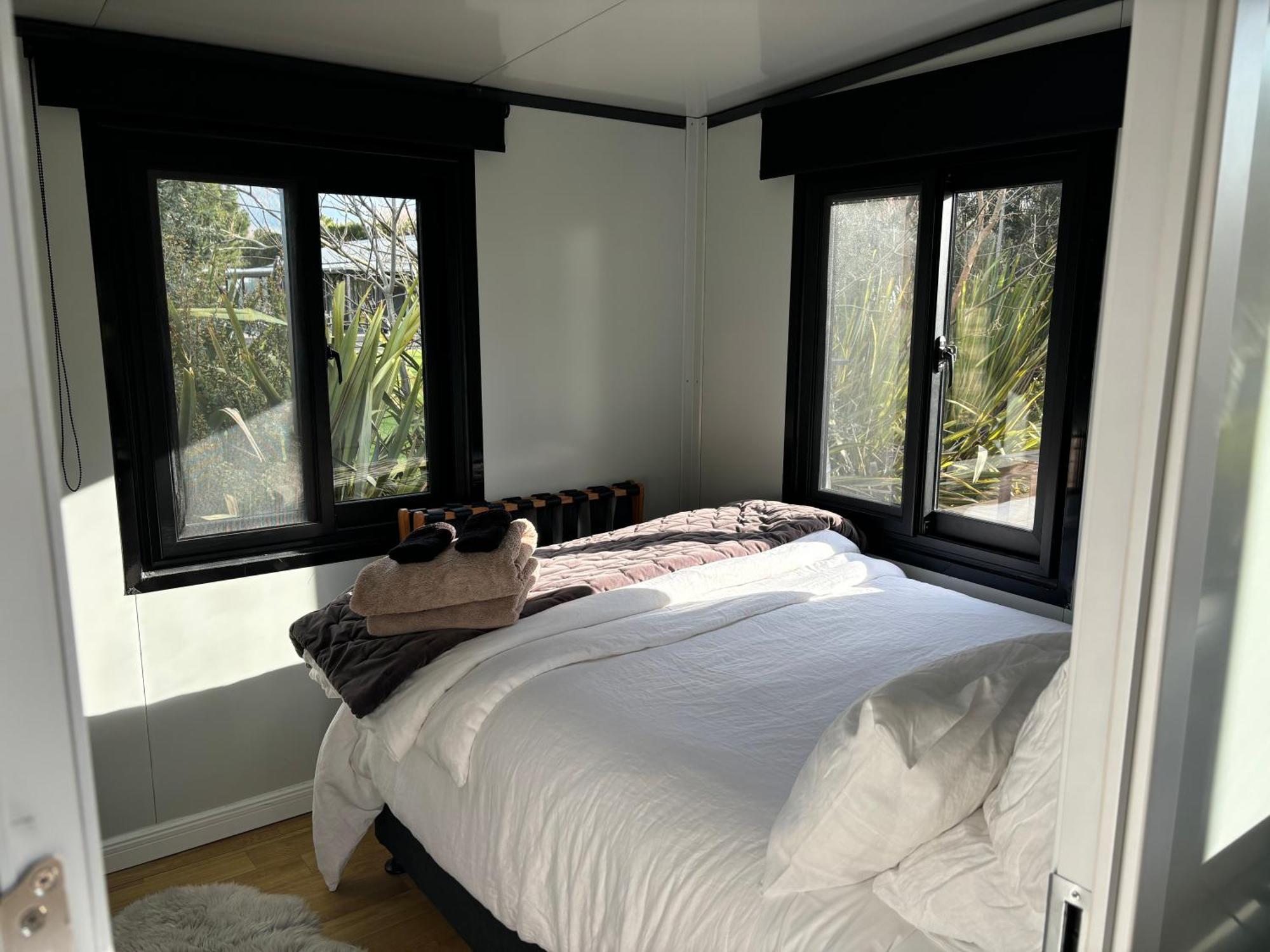 Adorable Little Container House Apartment Hastings Ngoại thất bức ảnh