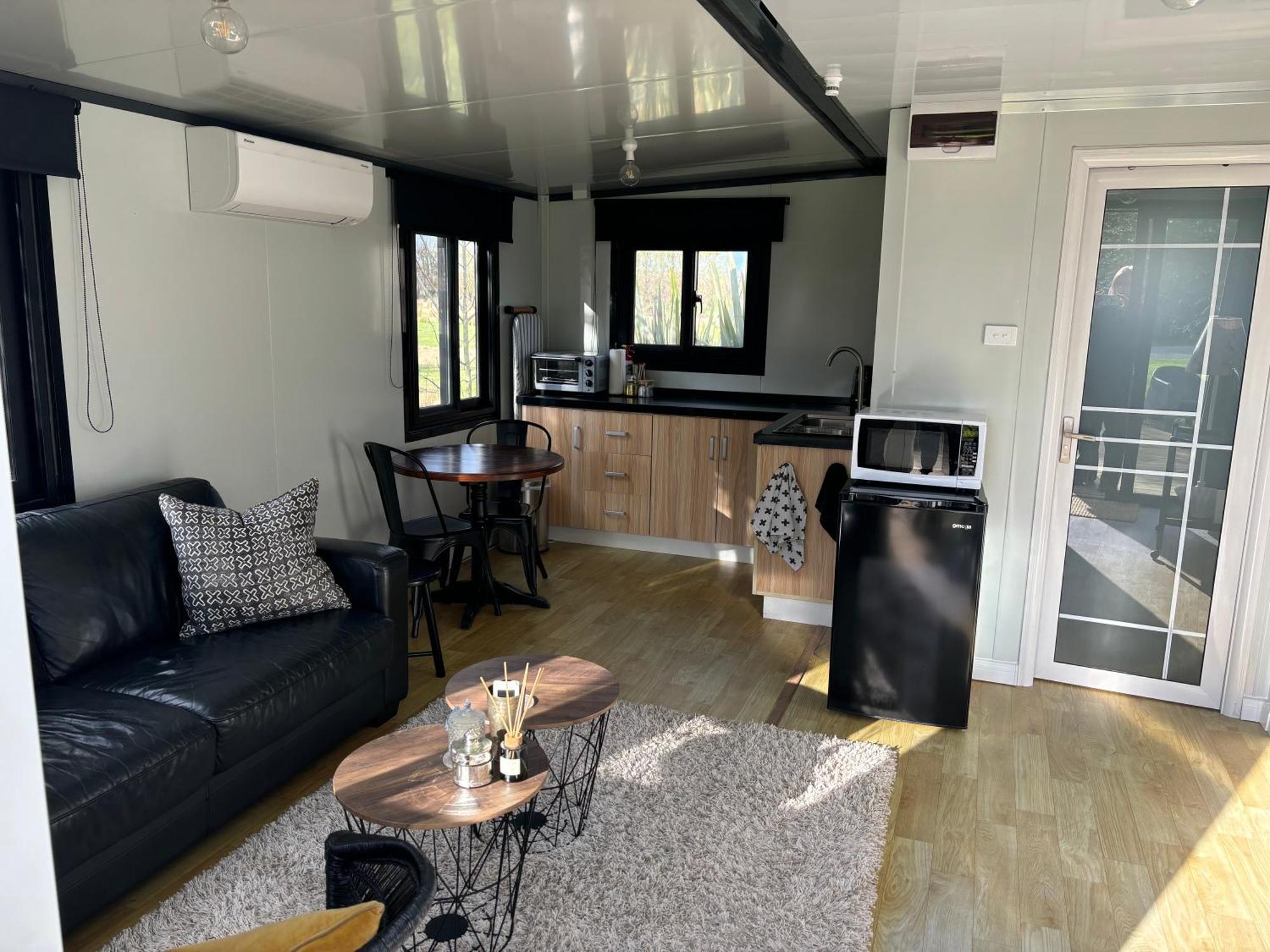 Adorable Little Container House Apartment Hastings Ngoại thất bức ảnh