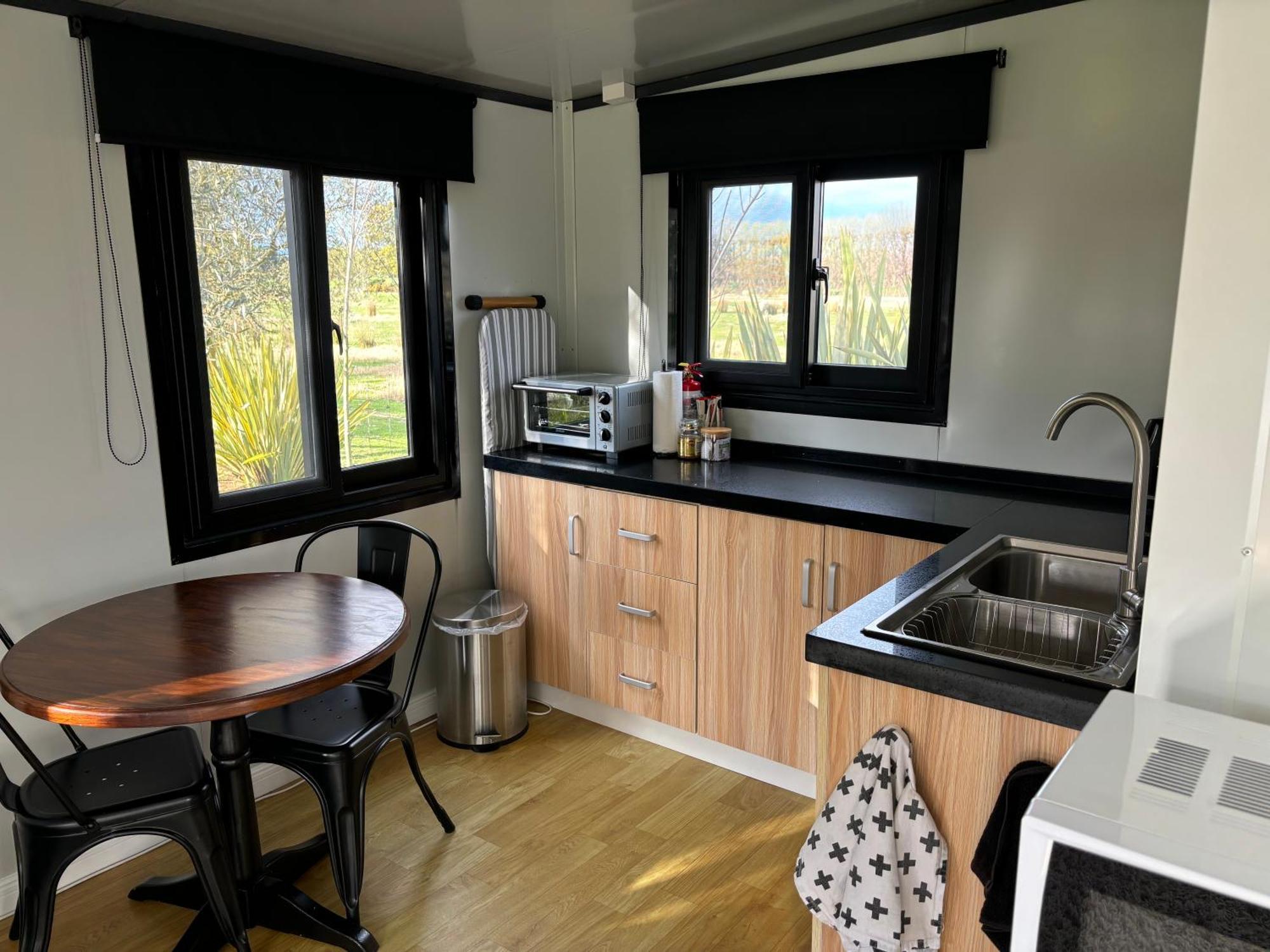 Adorable Little Container House Apartment Hastings Ngoại thất bức ảnh
